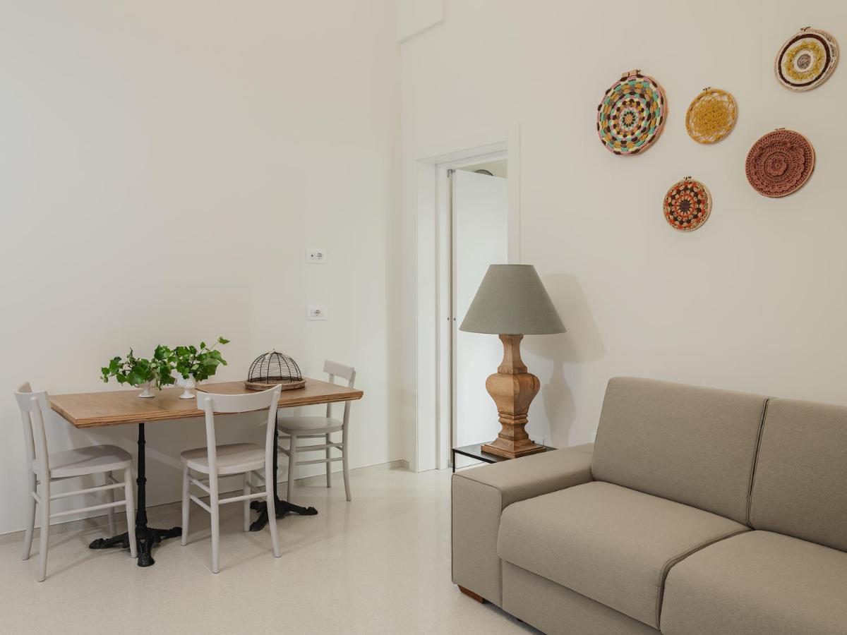 Living U Homesuites 레체 외부 사진